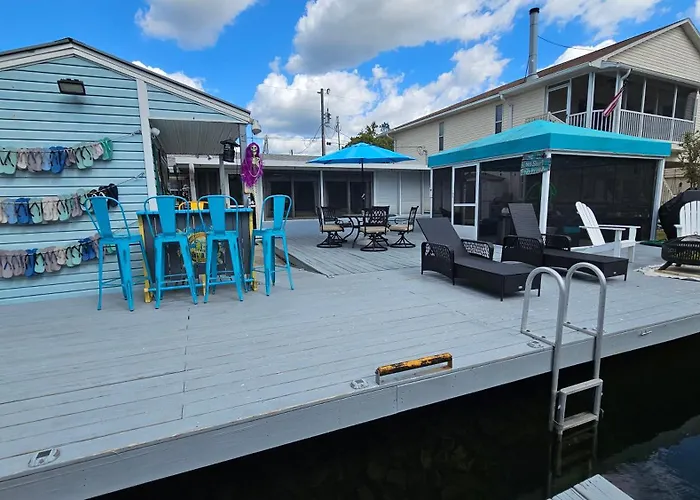 Wet Feet Retreat At Weeki Wachee, The Perfect Riverfront Escape