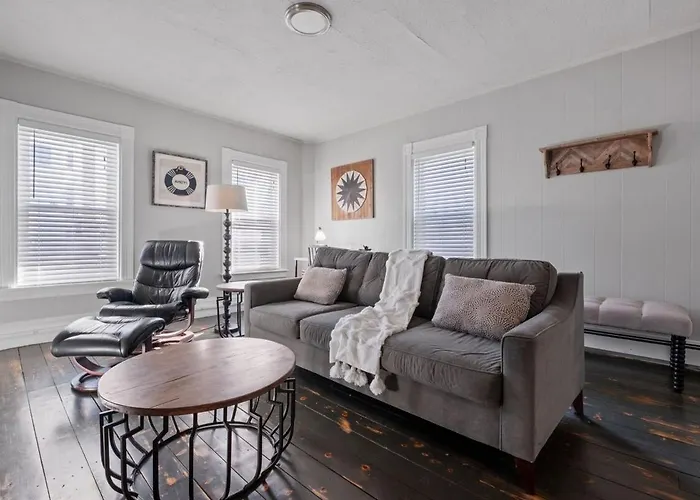 Stylish First Floor Apartment W Private Front Porch