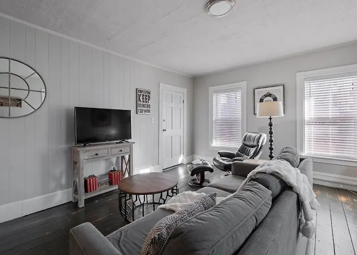 Stylish First Floor Apartment W Private Front Porch