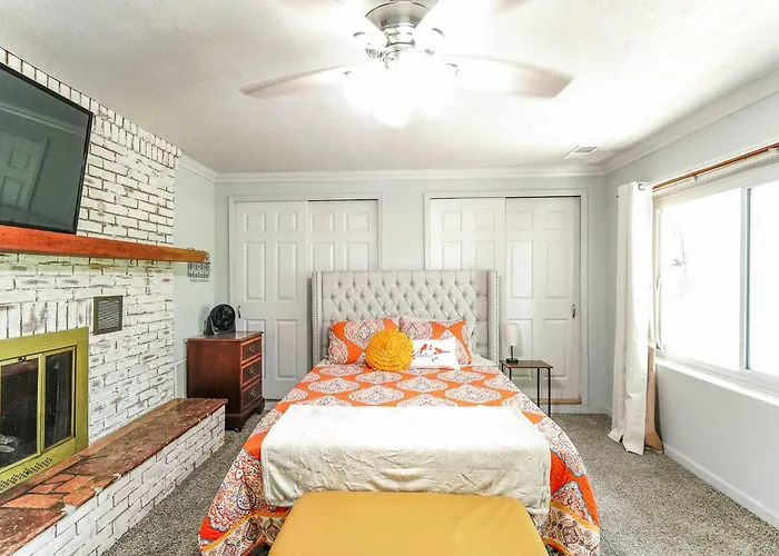 Fully Furnished Private Basement Apartment In Carmel