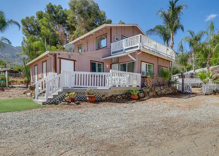 4 Mi To Lake Elsinore: Pet-Friendly Adventure Base
