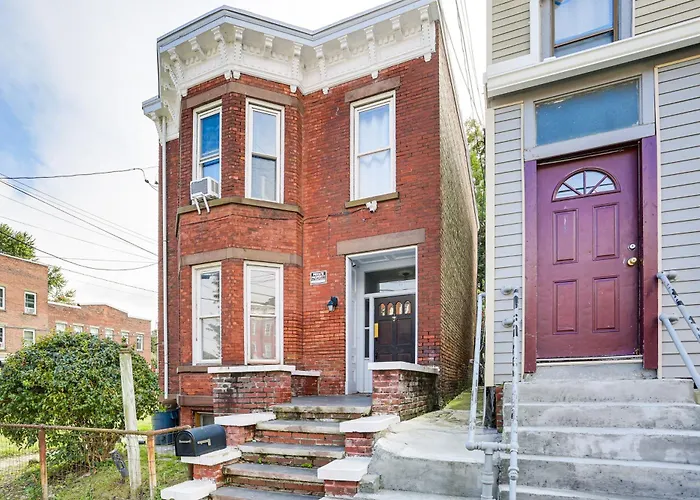 Explore & Work! Stylish Washington Heights Duplex