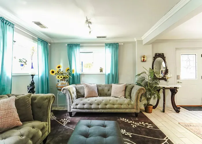 Fully Furnished Private Basement Apartment In Carmel
