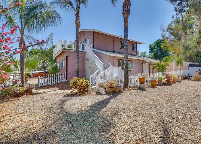 4 Mi To Lake Elsinore: Pet-Friendly Adventure Base
