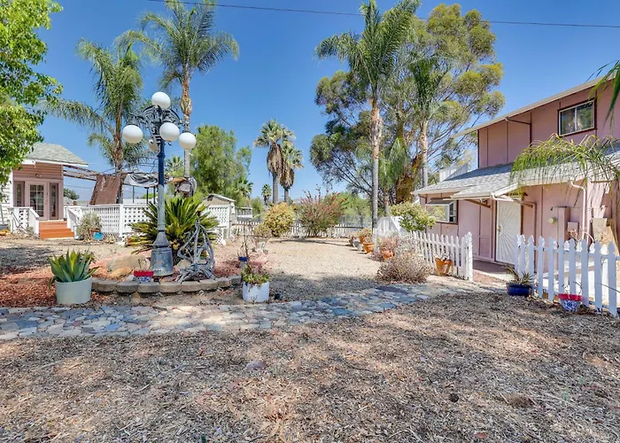 Lake Elsinore Apt 4 Mi To Water: Pets Welcome!