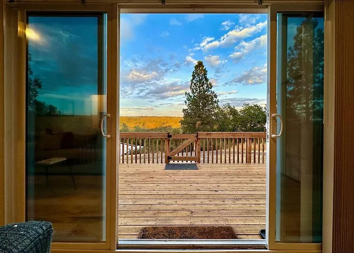 Unique Container, Home 20 Acres, Modern Stay