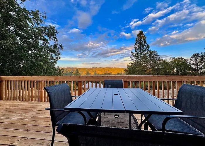 Unique Container, Home 20 Acres, Modern Stay