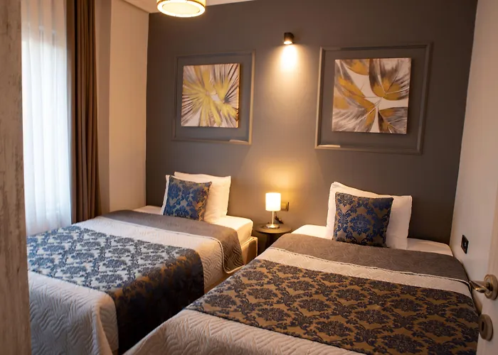 12 Rooms Hotel
