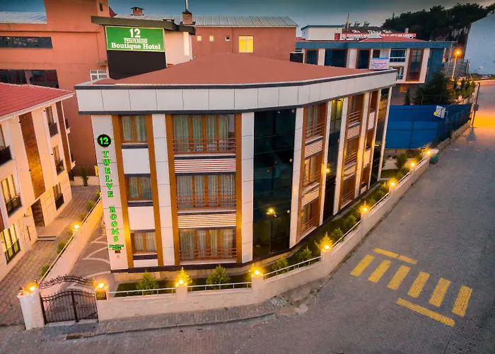 12 Rooms Hotel