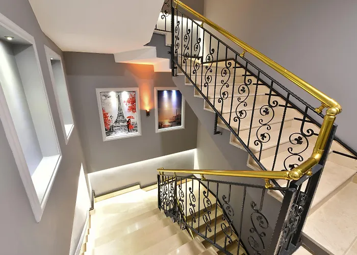 D'Lux Boutique Hotel