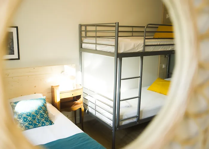 Georges Hostel & Cafe