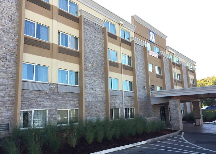 Comfort Inn & Suites Tigard Near Washington Square