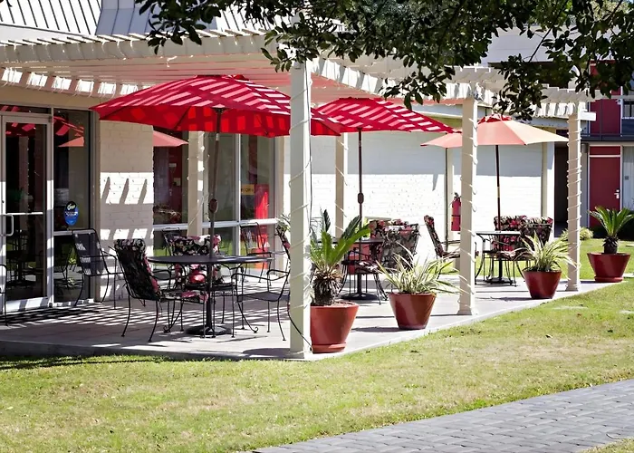 Iberia House & Suites