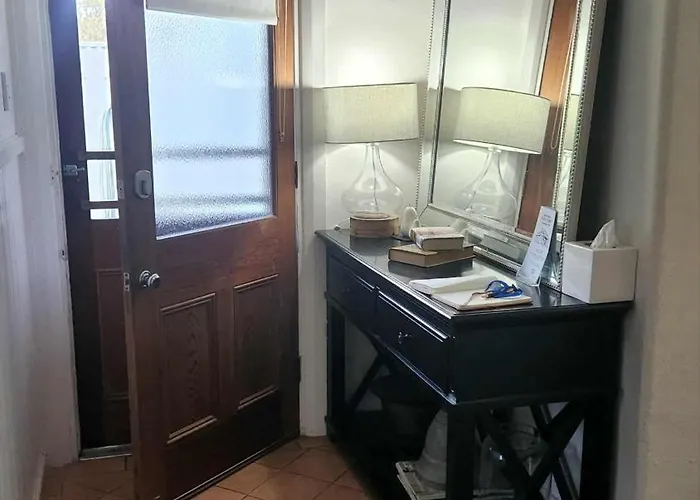 Magpie And Stump Hotel 'Nest Accommodation' And 1Km Offsite 'Loft 7' Studio