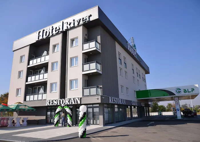 Hotel River