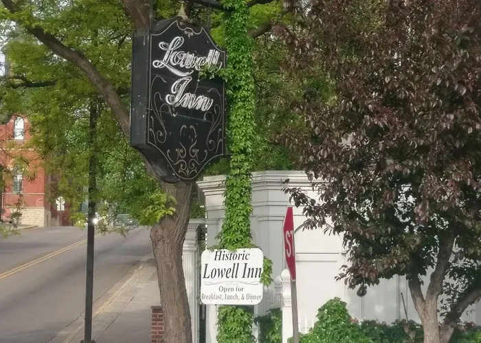 Lowell Inn