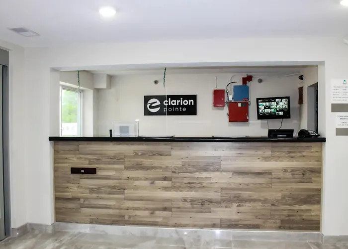 Clarion Pointe Bettendorf - Quad Cities