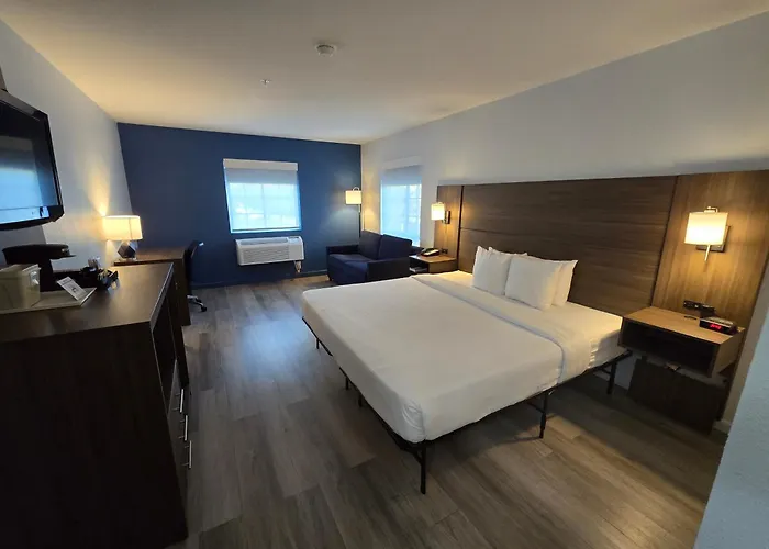 Quality Inn & Suites Tulare