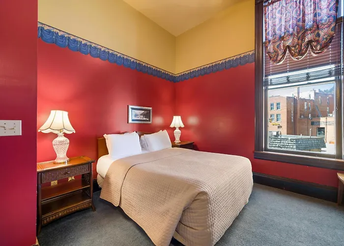 Historic Iron Horse Inn - Deadwood