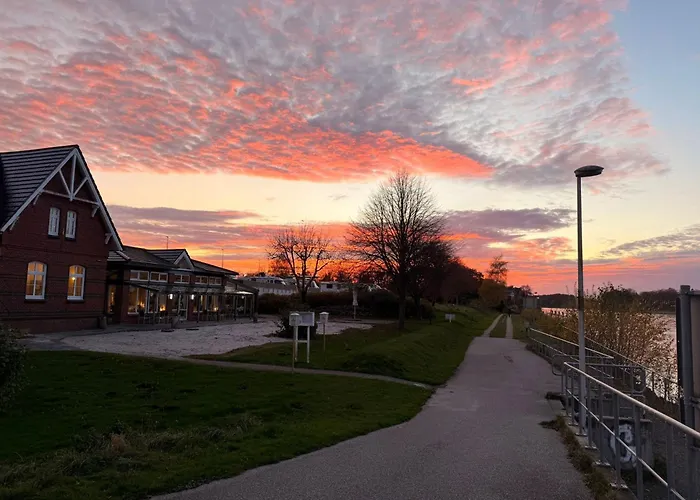 Kanal-Haus Das Gästehaus direkt am NOK Osterrönfeld