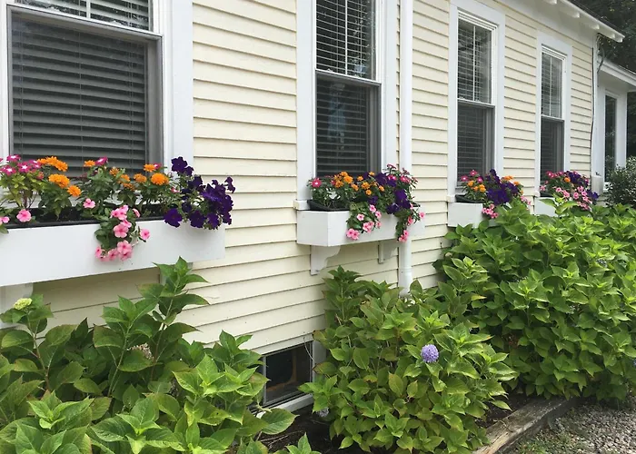 < 1 Mi To Beach! Kennebunk Cottage W/ Yard