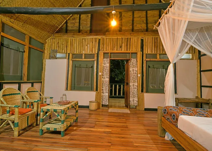 Enshama Game Lodge And Campsite