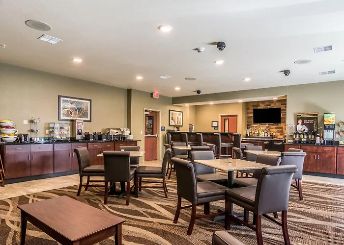 Cobblestone Hotel & Suites - Torrington