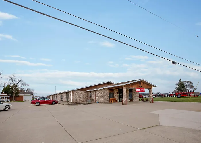 Oyo Hotel Chesaning Route 52 & Hwy 57