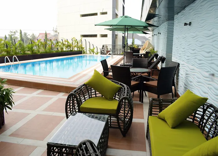 Monty Suites & Golf