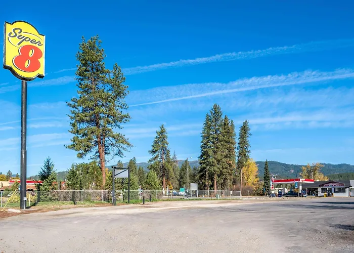 Super 8 By Wyndham St. Regis