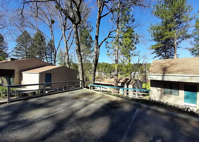 Alta Sierra Village Inn