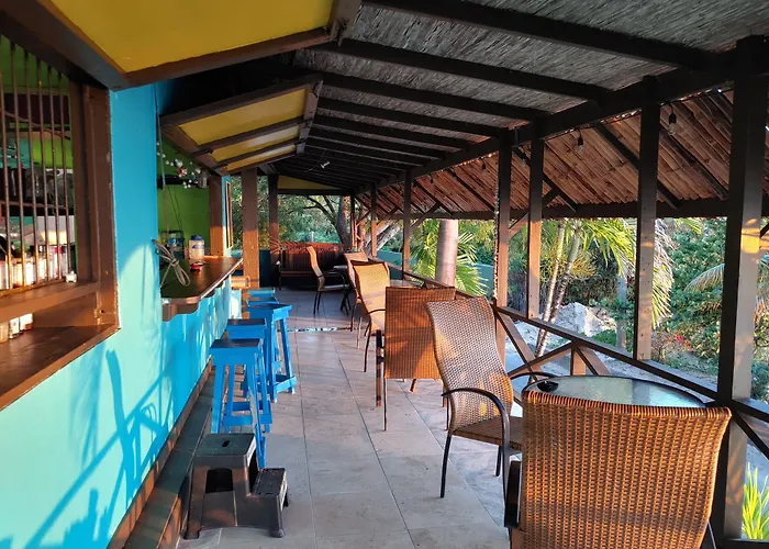Orrie'S Beach Bar And Hotel