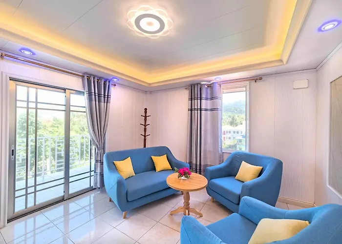Riverside Hotel