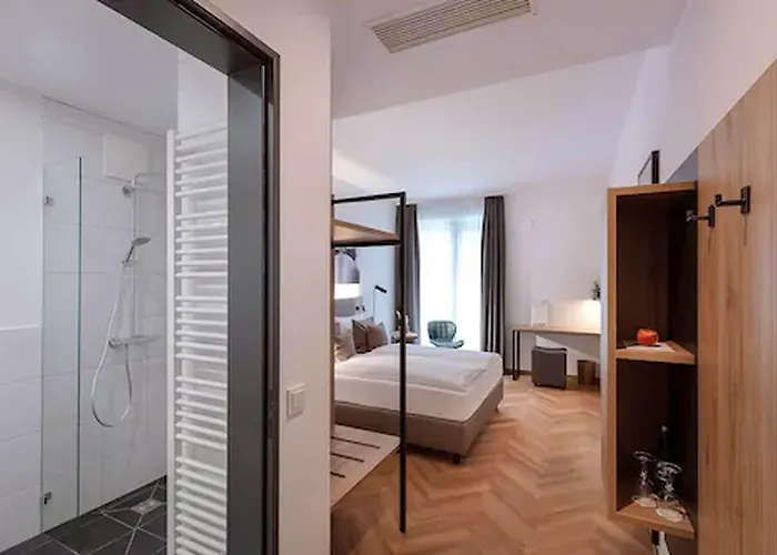 Ecome Hotel