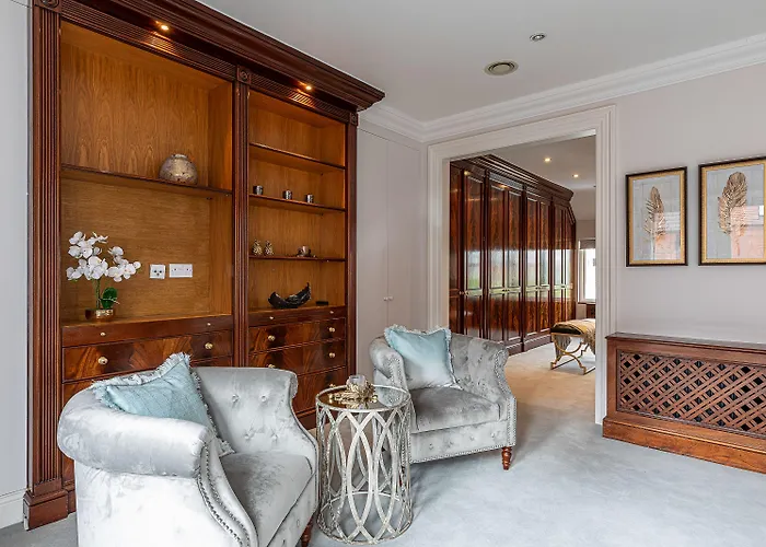 Joivy Stunning 6-Bed House Near Harrods In Knightsbridge