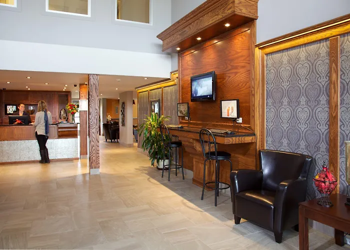 Econo Lodge Inn & Suites