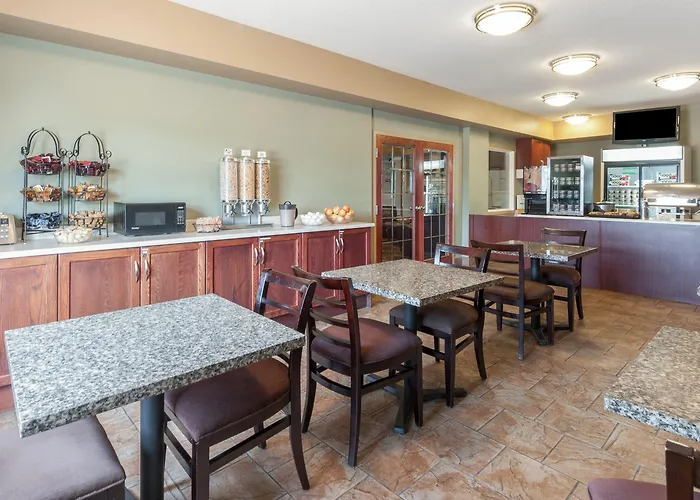 Super 8 By Wyndham Fort Saskatchewan