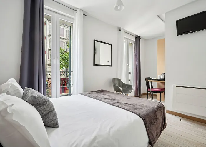 Hotel Le National Clichy Paris
