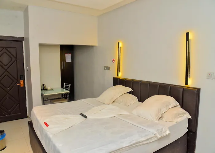 Triple Tee Luxury Hotel & Service Apartments Surulere