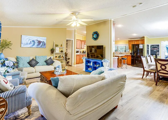 Lake Livingston Home W/ Dock & Deck!