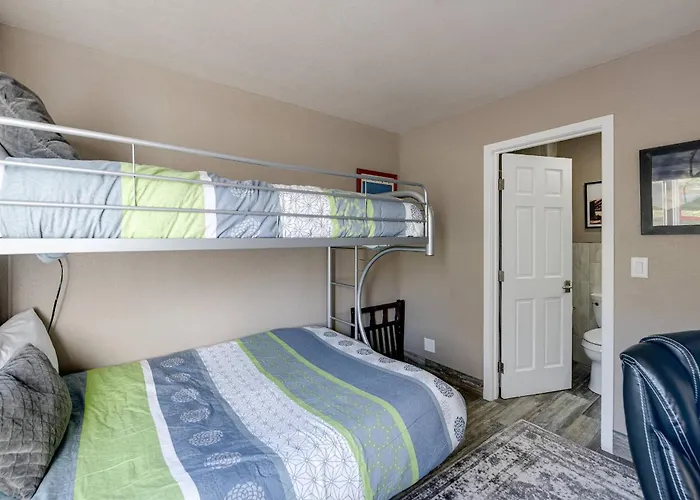 Lake Dillon Retreat Townhome: Panoramic Lake, Mountain Views