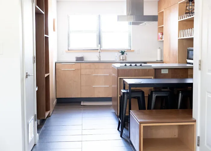 Walk To K-State - Cozy Manhattan Retreat