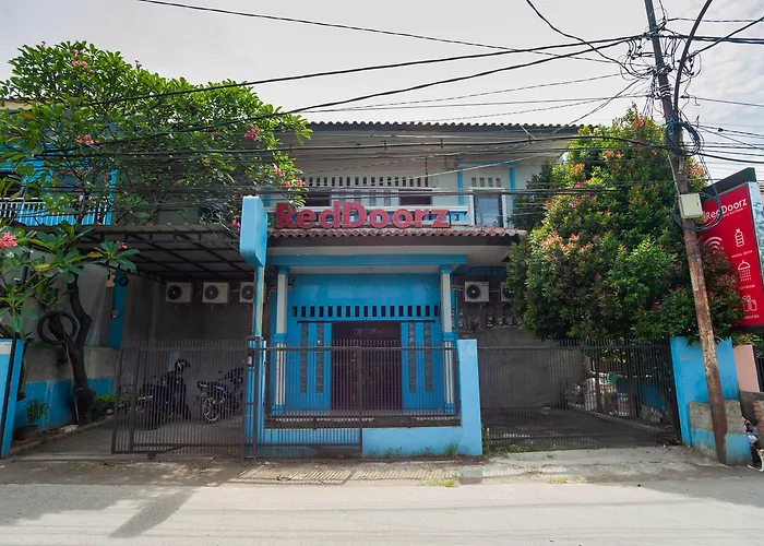 Reddoorz Near Margonda Raya