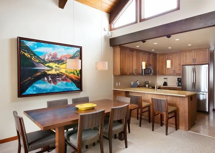 Aspen Mountain Residence: 3-Bedroom Retreat with Luxury Amenities