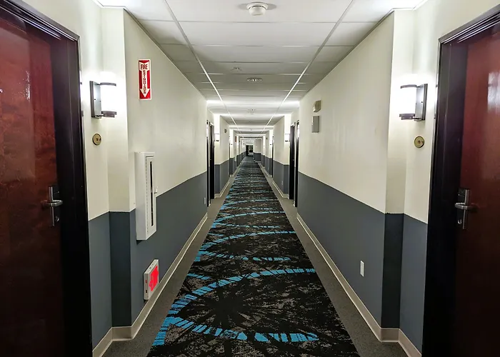 Fairbridge Inn & Suites Canadian