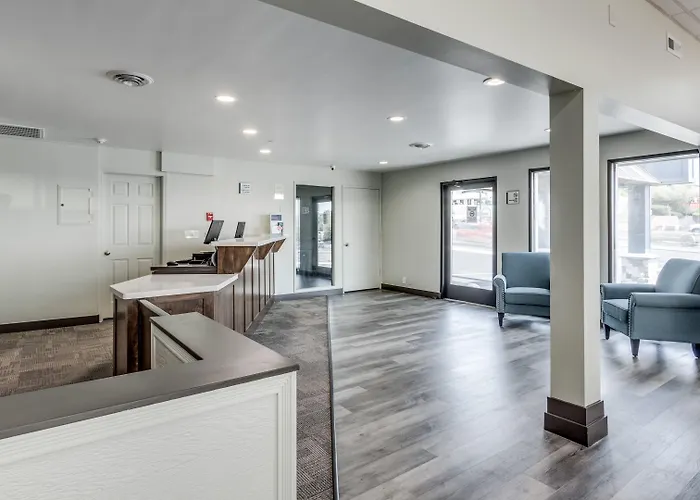 Days Inn & Suites By Wyndham Spokane