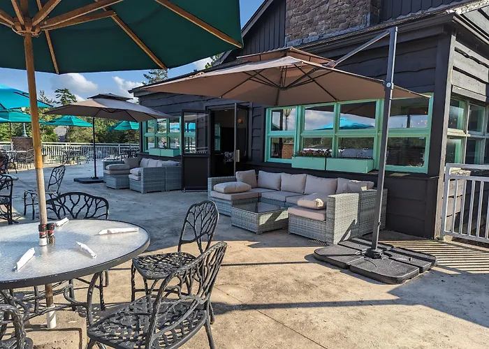 The Lodge Luxury Resort At Lake Harmony