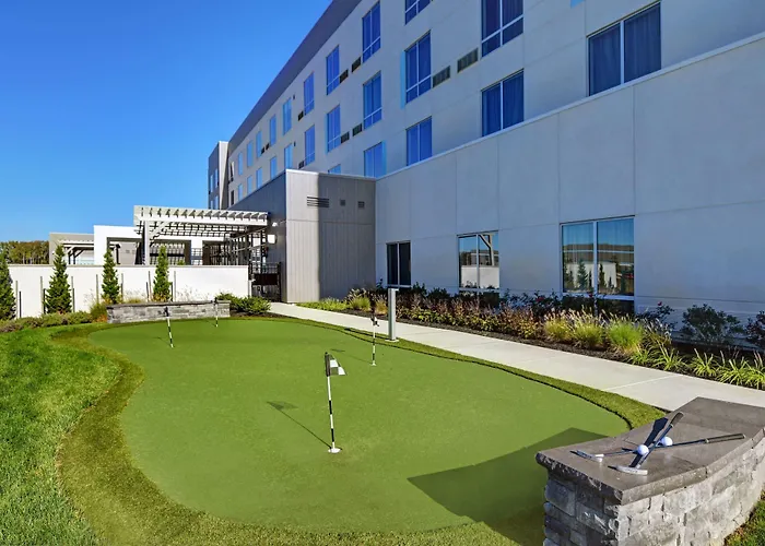 Courtyard By Marriott Hamilton