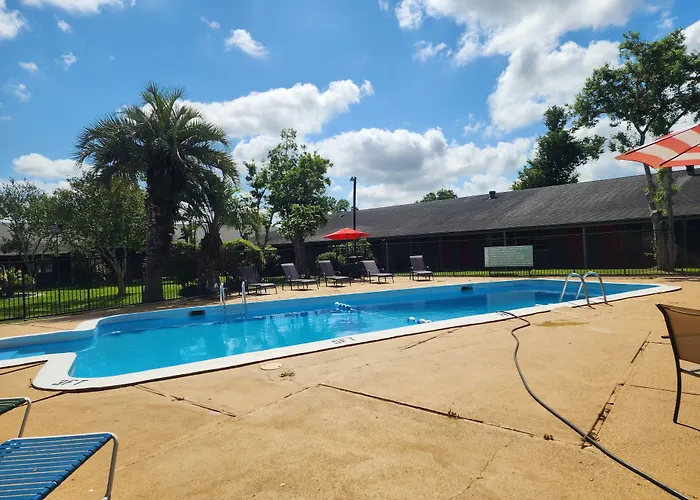 Red Carpet Inn - Houma