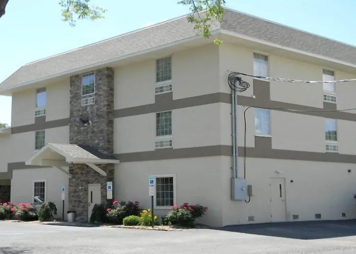 Gamble Farm Inn And Suites